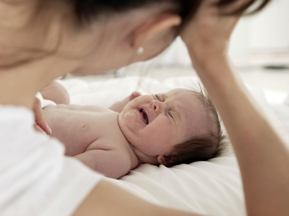 Why Your Newborn Baby Crying and Not Sleeping