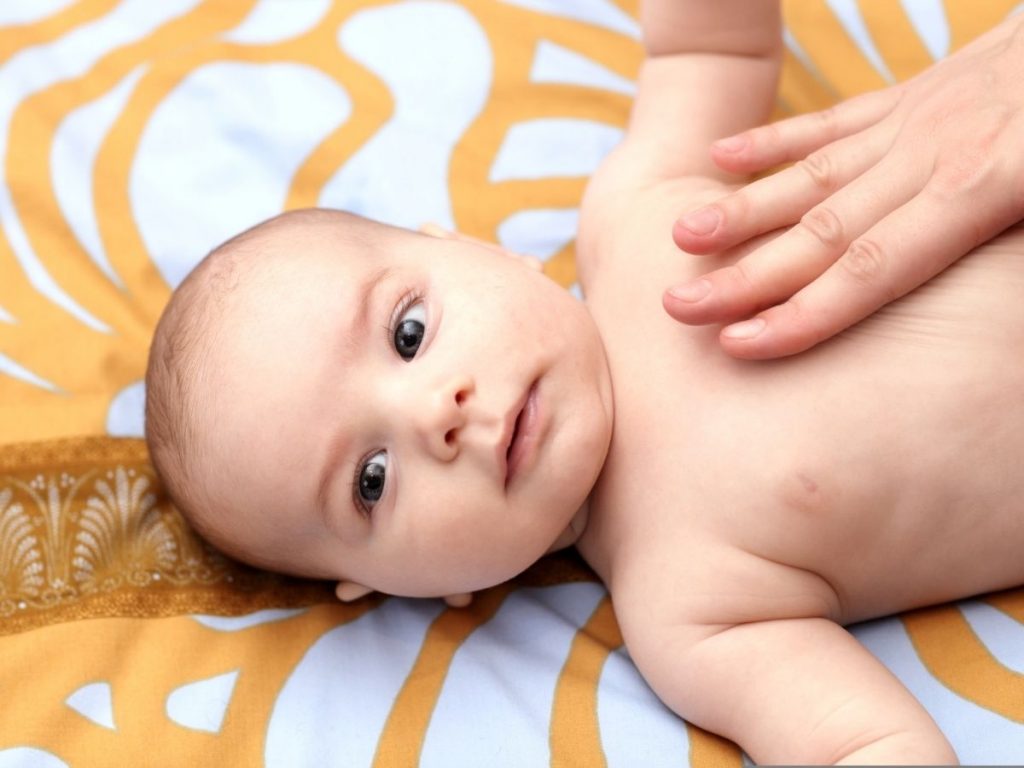 How To Give Baby A Relaxing And Healthy Massage? 7 baby massage chest
