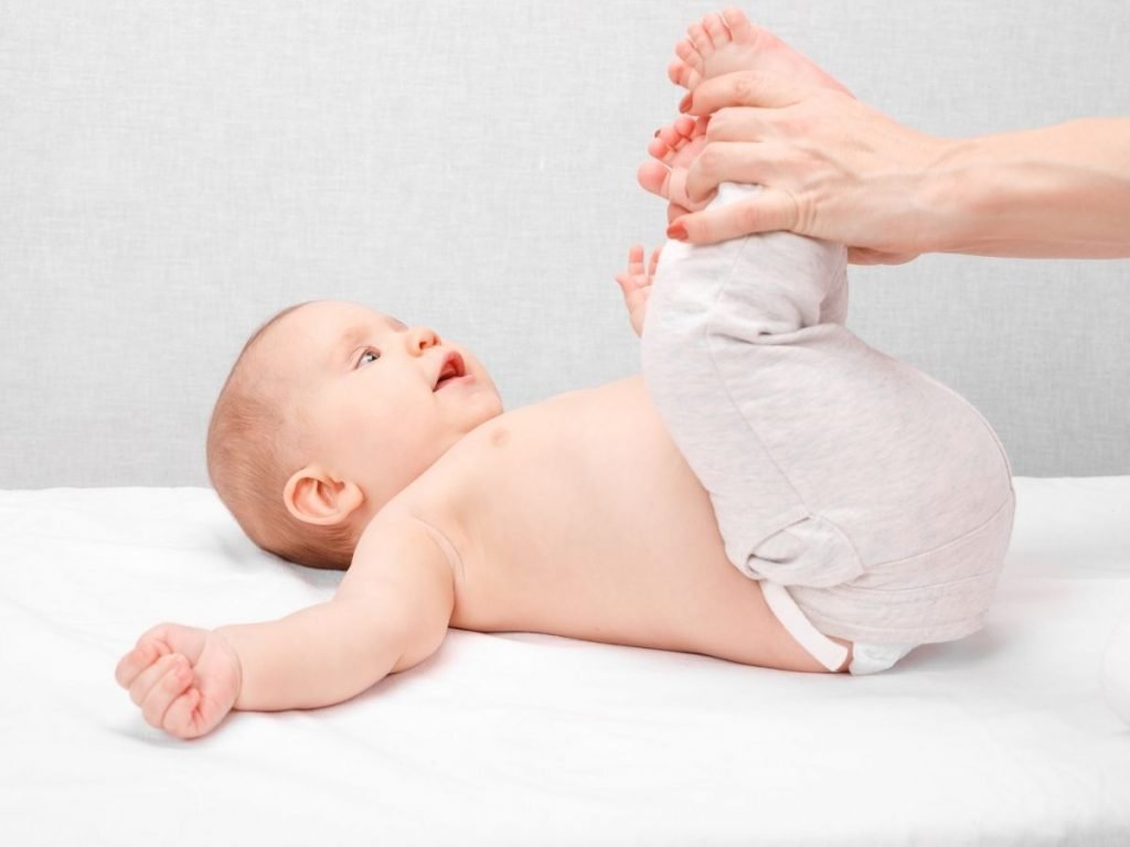 How To Give Baby A Relaxing And Healthy Massage? 11 baby massage leg