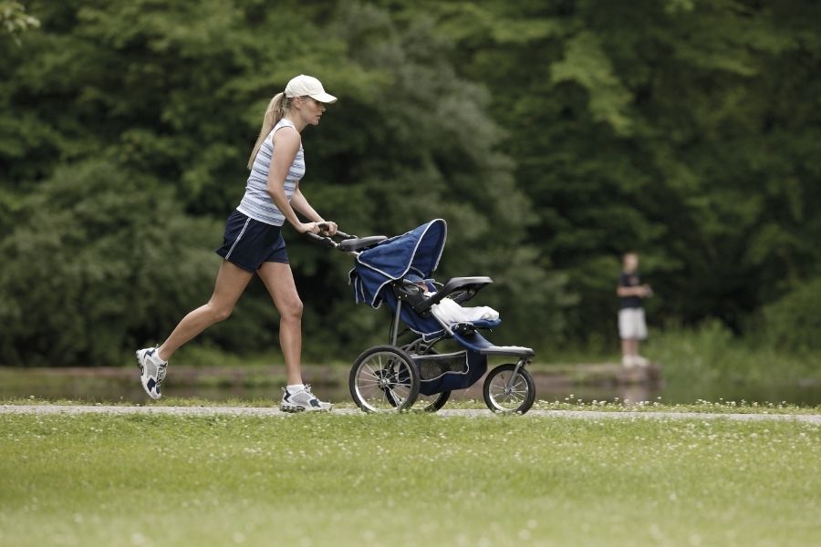 Top 10 Best Jogging Baby Strollers Reviews Of Dec 2022 25 Jogging Baby Strollers Stay Fit By Running With Your Baby