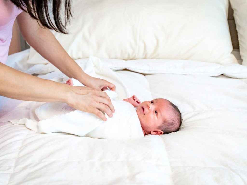 10 Baby Swaddle Wraps and Buying Guide