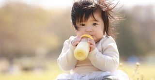 How to Deal with Newborn Baby Spitting Up Milk